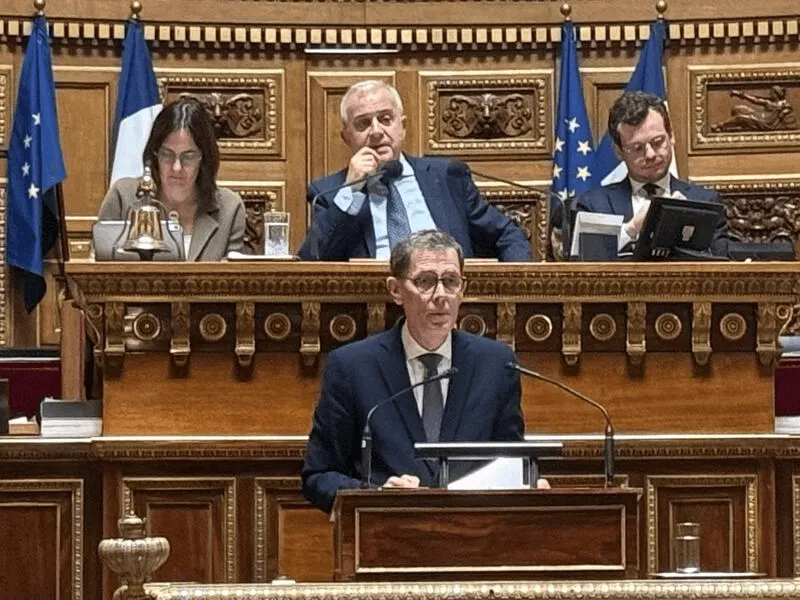 French Senate backs new legislation to protect radio access in vehicles